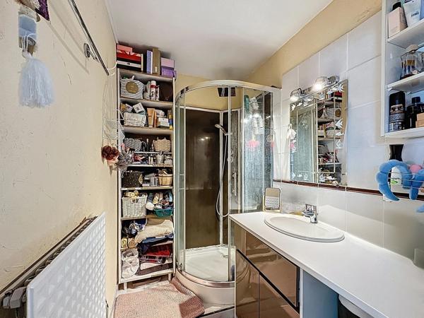 Appartement
         5 pièces
        - 90 m² 179 900 € *