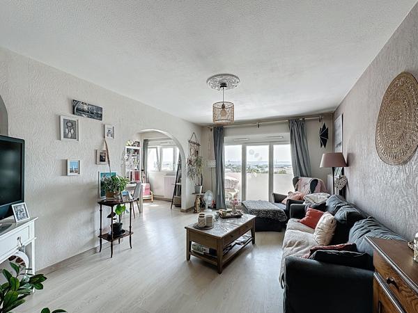 Appartement
         5 pièces
        - 90 m² 179 900 € *