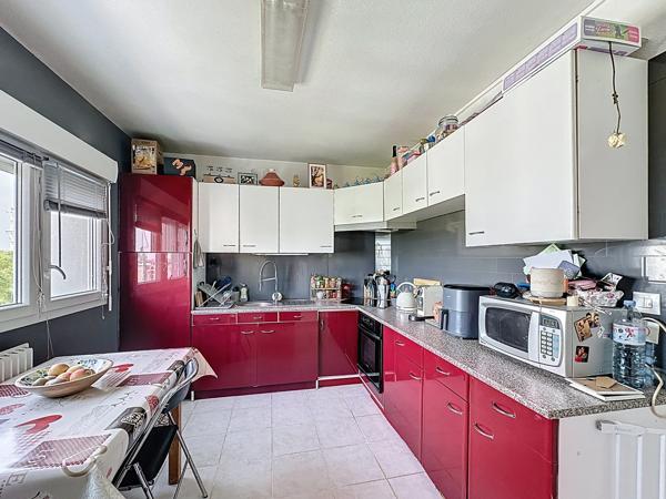 Appartement
         5 pièces
        - 90 m² 179 900 € *
