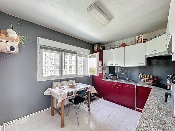 Appartement
         5 pièces
        - 90 m² 179 900 € *
