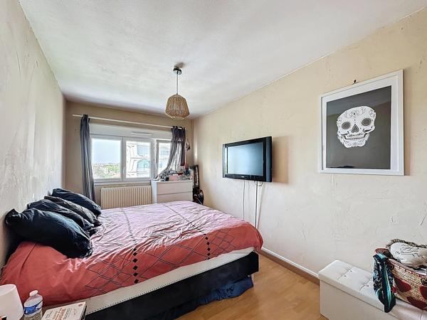 Appartement
         5 pièces
        - 90 m² 179 900 € *