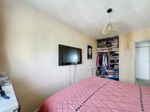 Appartement
         5 pièces
        - 90 m² 179 900 € *