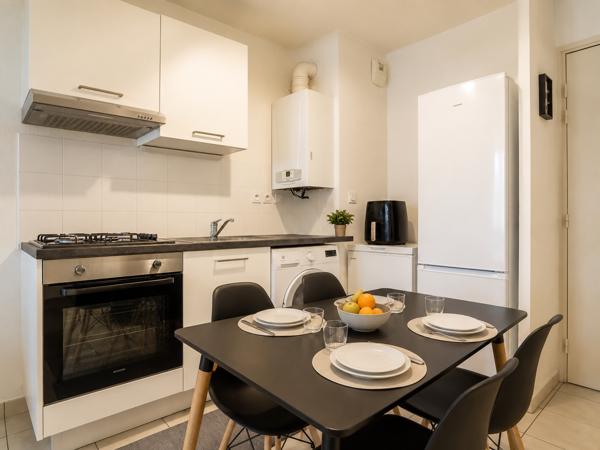 Appartement
         2 pièces
        - 38 m² 144 000 € *