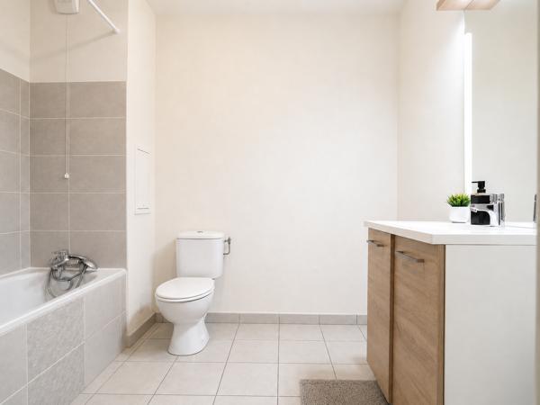 Appartement
         2 pièces
        - 38 m² 144 000 € *