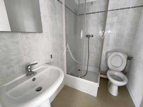 Pau,Proche centre ville et proximité des facs et des commerces,t2 avec parking et cave,terasse