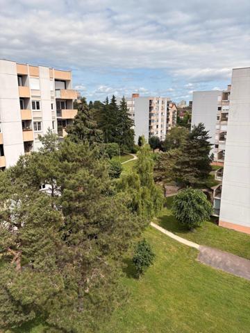 PROCHE CENTRE VILLE TOUTES COMMODITÉS LUMINEUX AVEC PARKING PRIVÉ