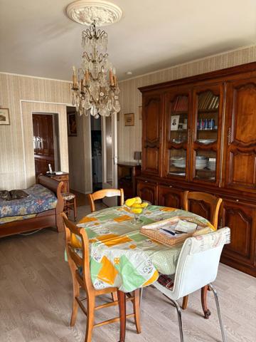 PROCHE CENTRE VILLE TOUTES COMMODITÉS LUMINEUX AVEC PARKING PRIVÉ