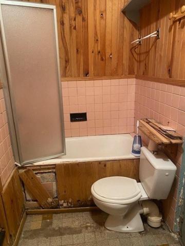 Maison 70m², 2 chs, terrain 302 m², dépendance, centre Messei