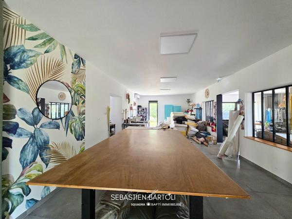 Immeuble avec local commercial et habitation principale