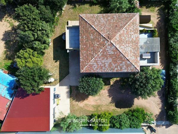 Immeuble avec local commercial et habitation principale