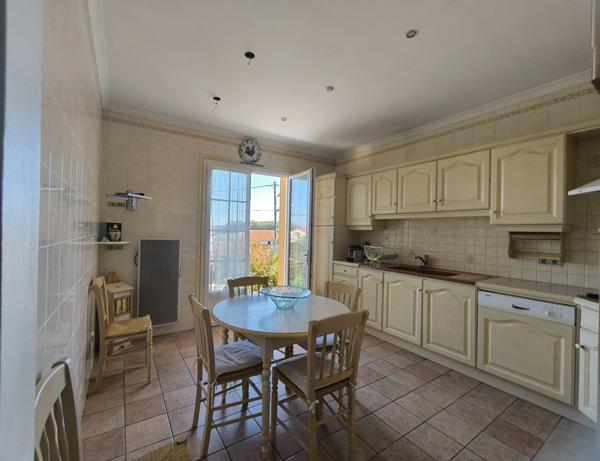 Maison à vendre 10 pièces avec Piscine NERCILLAC (16)