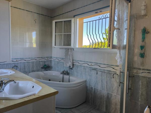Maison à vendre 10 pièces avec Piscine NERCILLAC (16)