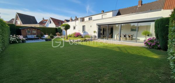 🏡Située sur la commune prisée d’Auchel, cette maison mitoyenne de 50 m² à rénover entièrement est une véritable opportunité
par son fort potentiel d'agrandissement de plus de  100 m² sur une parcelle de 440m².

✨ Elle se compose d’un séjour avec cuisine, d’un salon, d’une chambre, un bureau , une salle d'eau , un wc indépendant. 
 des dépendances.
🌳 Vous apprécierez également son joli jardin clôturé, un abri de jardin et la possibilité de stationnements privatif  ainsi que la création de garage.

👉 Un bien idéal pour un petit budget , situé dans un secteur calme et proche des commodités.
💡 Gros potentiel avec possibilité d’agrandissement important !
✨ Amateur de travaux 🔥
Une opportunité idéale pour un projet de rénovation complet de la toiture au sol.✨ Projection après travaux 
➕ Non soumis au DPE

🙋‍♀️ Contactez moi pour plus d'informations et organiser une visite