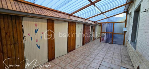 🏡Située sur la commune prisée d’Auchel, cette maison mitoyenne de 50 m² à rénover entièrement est une véritable opportunité
par son fort potentiel d'agrandissement de plus de  100 m² sur une parcelle de 440m².

✨ Elle se compose d’un séjour avec cuisine, d’un salon, d’une chambre, un bureau , une salle d'eau , un wc indépendant. 
 des dépendances.
🌳 Vous apprécierez également son joli jardin clôturé, un abri de jardin et la possibilité de stationnements privatif  ainsi que la création de garage.

👉 Un bien idéal pour un petit budget , situé dans un secteur calme et proche des commodités.
💡 Gros potentiel avec possibilité d’agrandissement important !
✨ Amateur de travaux 🔥
Une opportunité idéale pour un projet de rénovation complet de la toiture au sol.✨ Projection après travaux 
➕ Non soumis au DPE

🙋‍♀️ Contactez moi pour plus d'informations et organiser une visite