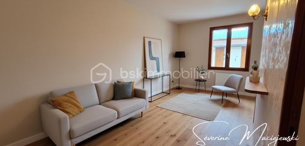 🏡Située sur la commune prisée d’Auchel, cette maison mitoyenne de 50 m² à rénover entièrement est une véritable opportunité
par son fort potentiel d'agrandissement de plus de  100 m² sur une parcelle de 440m².

✨ Elle se compose d’un séjour avec cuisine, d’un salon, d’une chambre, un bureau , une salle d'eau , un wc indépendant. 
 des dépendances.
🌳 Vous apprécierez également son joli jardin clôturé, un abri de jardin et la possibilité de stationnements privatif  ainsi que la création de garage.

👉 Un bien idéal pour un petit budget , situé dans un secteur calme et proche des commodités.
💡 Gros potentiel avec possibilité d’agrandissement important !
✨ Amateur de travaux 🔥
Une opportunité idéale pour un projet de rénovation complet de la toiture au sol.✨ Projection après travaux 
➕ Non soumis au DPE

🙋‍♀️ Contactez moi pour plus d'informations et organiser une visite