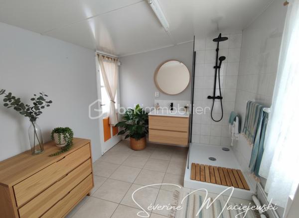 🏡Située sur la commune prisée d’Auchel, cette maison mitoyenne de 50 m² à rénover entièrement est une véritable opportunité
par son fort potentiel d'agrandissement de plus de  100 m² sur une parcelle de 440m².

✨ Elle se compose d’un séjour avec cuisine, d’un salon, d’une chambre, un bureau , une salle d'eau , un wc indépendant. 
 des dépendances.
🌳 Vous apprécierez également son joli jardin clôturé, un abri de jardin et la possibilité de stationnements privatif  ainsi que la création de garage.

👉 Un bien idéal pour un petit budget , situé dans un secteur calme et proche des commodités.
💡 Gros potentiel avec possibilité d’agrandissement important !
✨ Amateur de travaux 🔥
Une opportunité idéale pour un projet de rénovation complet de la toiture au sol.✨ Projection après travaux 
➕ Non soumis au DPE

🙋‍♀️ Contactez moi pour plus d'informations et organiser une visite