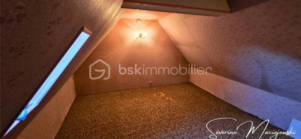 🏡Située sur la commune prisée d’Auchel, cette maison mitoyenne de 50 m² à rénover entièrement est une véritable opportunité
par son fort potentiel d'agrandissement de plus de  100 m² sur une parcelle de 440m².

✨ Elle se compose d’un séjour avec cuisine, d’un salon, d’une chambre, un bureau , une salle d'eau , un wc indépendant. 
 des dépendances.
🌳 Vous apprécierez également son joli jardin clôturé, un abri de jardin et la possibilité de stationnements privatif  ainsi que la création de garage.

👉 Un bien idéal pour un petit budget , situé dans un secteur calme et proche des commodités.
💡 Gros potentiel avec possibilité d’agrandissement important !
✨ Amateur de travaux 🔥
Une opportunité idéale pour un projet de rénovation complet de la toiture au sol.✨ Projection après travaux 
➕ Non soumis au DPE

🙋‍♀️ Contactez moi pour plus d'informations et organiser une visite