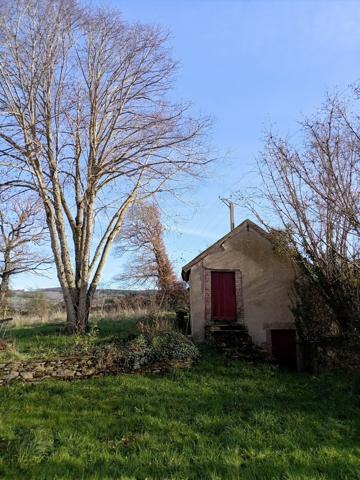 Longère hébergeant 2 habitations plus une maisonnette située au calme