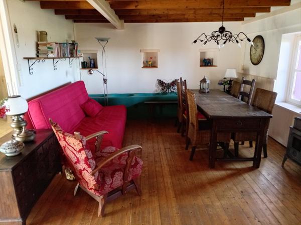 Longère hébergeant 2 habitations plus une maisonnette située au calme
