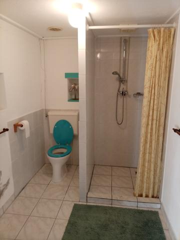 Longère hébergeant 2 habitations plus une maisonnette située au calme