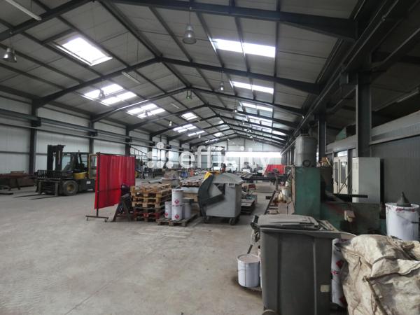 Local Commercial 4 pièces - 1422 m²