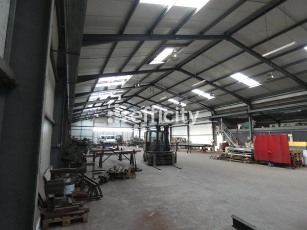 Local Commercial 4 pièces - 1422 m²