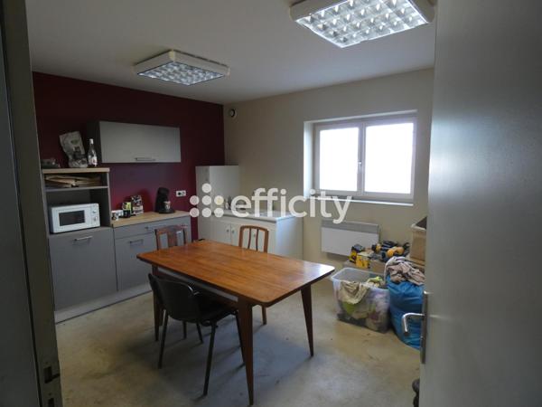 Local Commercial 4 pièces - 1422 m²