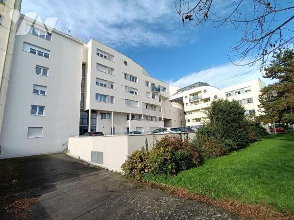 SEULEMENT CHEZ TRENTE CINQ NOTAIRES - libre à la vente - dans un secteur calme, rue Renée Préve...