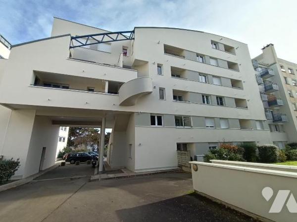 SEULEMENT CHEZ TRENTE CINQ NOTAIRES - libre à la vente - dans un secteur calme, rue Renée Préve...