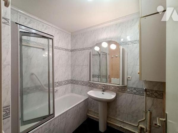 TRENTE CINQ NOTAIRES - libre à la vente - dans un secteur calme, rue Renée Prévert - au RDC de ...