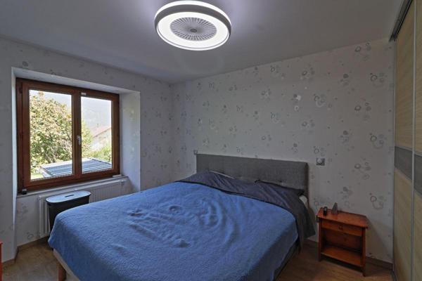 T4 dans maison (3 chambres) entièrement rénové, Doussard, 89 m² avec jardin, garage, cave et parking