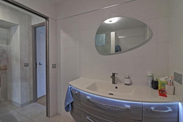 T4 dans maison (3 chambres) entièrement rénové, Doussard, 89 m² avec jardin, garage, cave et parking