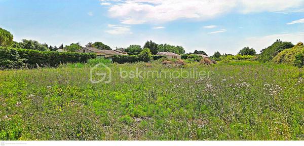 📍 Terrains à vendre sur la commune de Jonquières
🏡 Lotissement de 10 lots
✨ Plus que 4 terrains disponibles – Libre constructeur ✨
📐 Surfaces disponibles :
• Lot 8 : 400 m²
• Lot 10 : 740 m²
• Lot 3 : 580 m²
• Lot 9 : 
✅ Environnement agréable
✅ Projet de construction libre
✅ Idéal résidence principale ou investissement
📞 Pour plus d’informations ou organiser une visite :
Sandra Simoncelli Clain – BSK Immobilier
📱 06 67 88 56 18