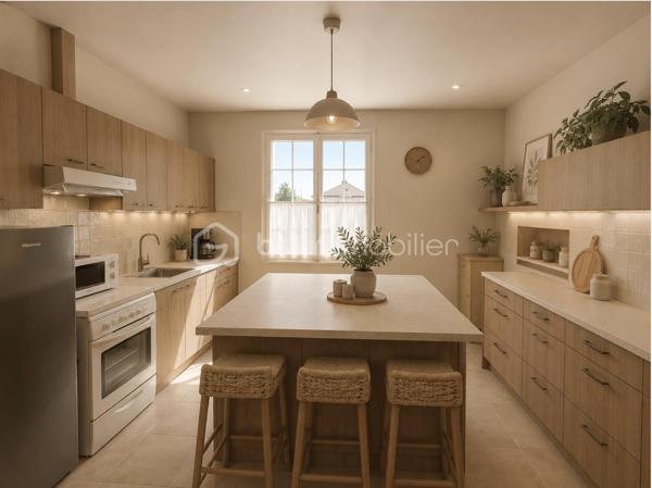 SAINT-AUBIN-D'AUBIGNÉ – Maison à fort potentiel sur terrain de 1 100 m² avec partie constructible

À seulement 450 mètres des premiers commerces, écoles et transports, découvrez cette maison individuelle d'environ 110 m² habitables implantée sur une belle parcelle arborée de 1 100 m² exposée ouest.

La maison se compose au rez-de-chaussée d'une entrée, d'une cuisine indépendante, d'un salon-séjour lumineux ouvert sur le jardin, de deux chambres, d'une salle de bains et de WC séparés.

À l'étage, vous trouverez une grande chambre, un espace pouvant accueillir un bureau ou un dressing ainsi qu'un vaste grenier offrant des possibilités d'aménagement complémentaires selon vos besoins.

Un sous-sol complet d'environ 50 m² vient compléter l'ensemble.

Cette maison nécessite des travaux de rénovation énergétique et de modernisation mais bénéficie de nombreux atouts : 
- Emplacement recherché
- Proximité immédiate des commodités
- Terrain généreux
- Tout-à-l'égout 
- Potentiel de valorisation important.

La présence d'une partie constructible sur la parcelle constitue un véritable atout pour un projet familial, patrimonial ou d'investissement.

Une opportunité rare pour les acquéreurs souhaitant créer un bien à leur image dans une commune dynamique aux portes de Rennes.

Des projections d'aménagement virtuel ont été réalisées sur certaines photos afin de vous permettre d'apprécier le potentiel de cette maison après rénovation.

À visiter sans tarder.