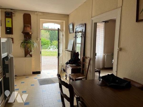 Maison de plain pied avec jardin et dépendances CERILLY (03350)