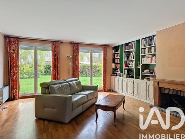 Maison à vendre 7 pièces 140 m² Le Mesnil-Saint-Denis