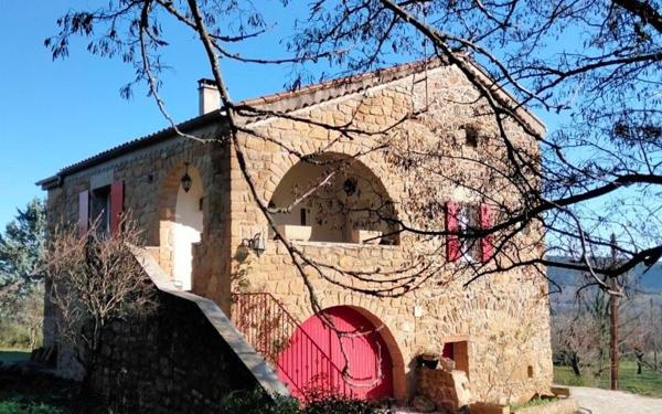 Maison à louer    5 pièces •  Vinezac