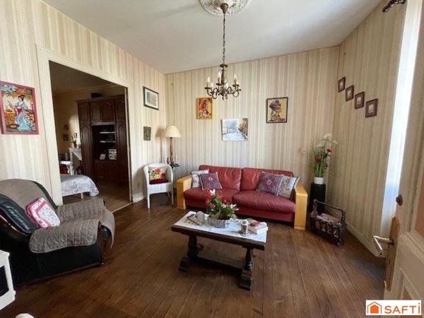 A 2 pas du Mail ! Emplacement idéal.