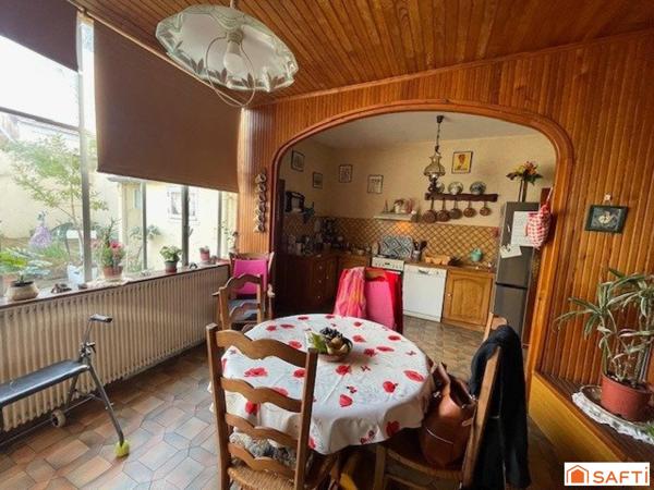 A 2 pas du Mail ! Emplacement idéal.