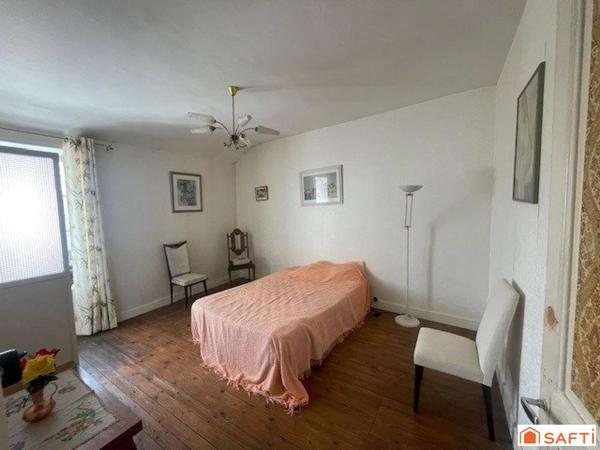 A 2 pas du Mail ! Emplacement idéal.