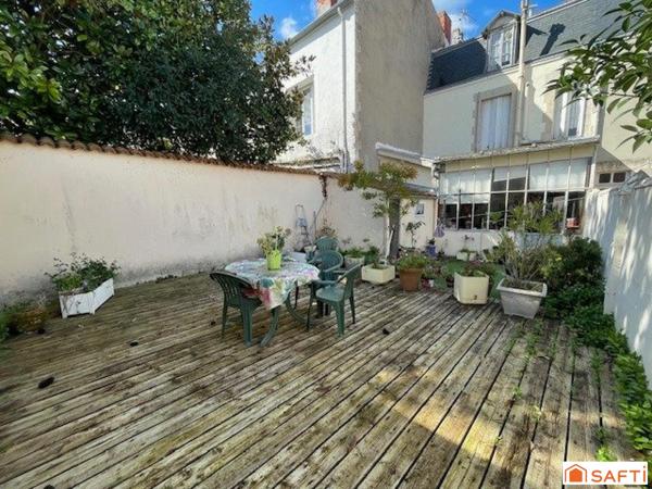 A 2 pas du Mail ! Emplacement idéal.