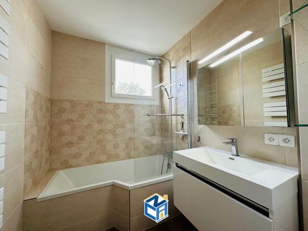 Appartement T3 avec balcon, cave et parking