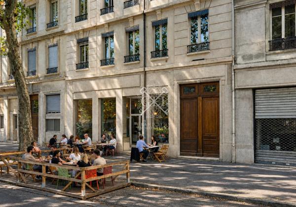 LYON 7e – LOCAL COMMERCIAL DE 206 M² – CESSION DE DROIT AU BAIL