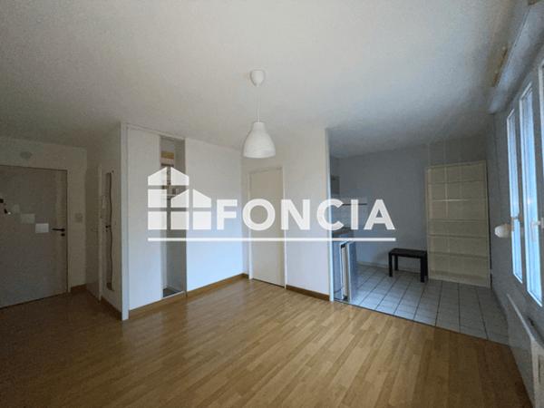 Location Studio 25.3 m² - 16 RUE BOULARD Reims 51100