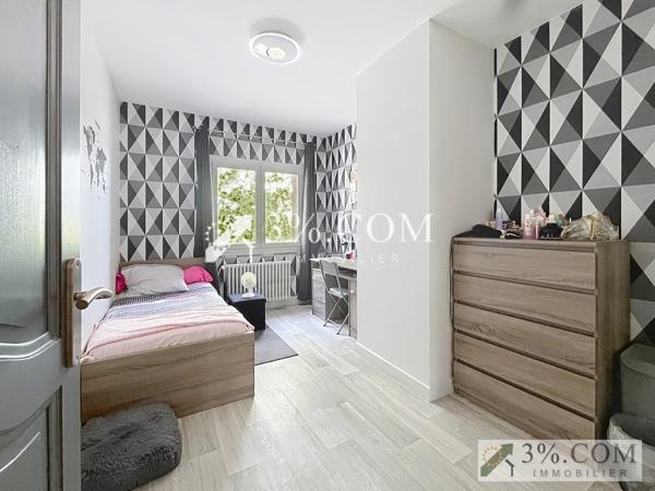 Duplex
                                                                                                                                                                                                                                                                                                                        6 pièce(s)                                                                                                                                                                                                          5 chambre(s)                                                                                                                                                                                                          163.08  m²