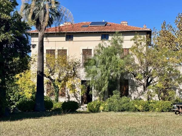 Unique à Antibes, Demeure d’époque au fort potentiel