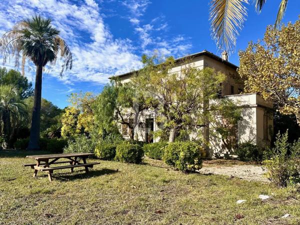 Unique à Antibes, Demeure d’époque au fort potentiel