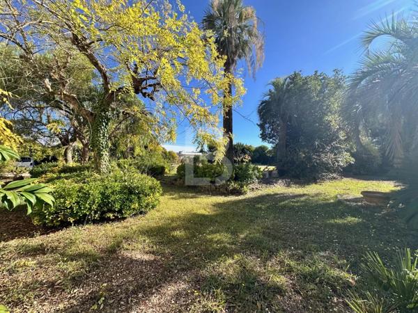 Unique à Antibes, Demeure d’époque au fort potentiel