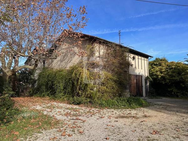 Unique à Antibes, Demeure d’époque au fort potentiel