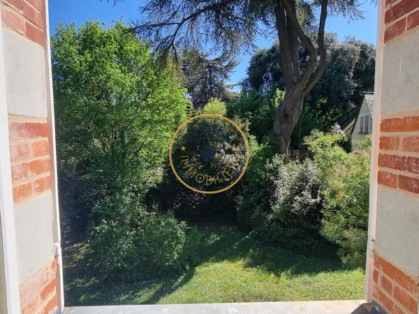 Demeure 19ème avec dépendance et son parc au coeur de Mûrs-Erigné